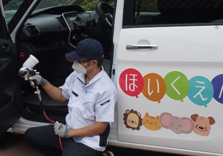 送迎バスの光触媒抗菌